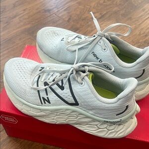 Fresh Foam X More V4, Ice Blue/Black Metallic 8 wide